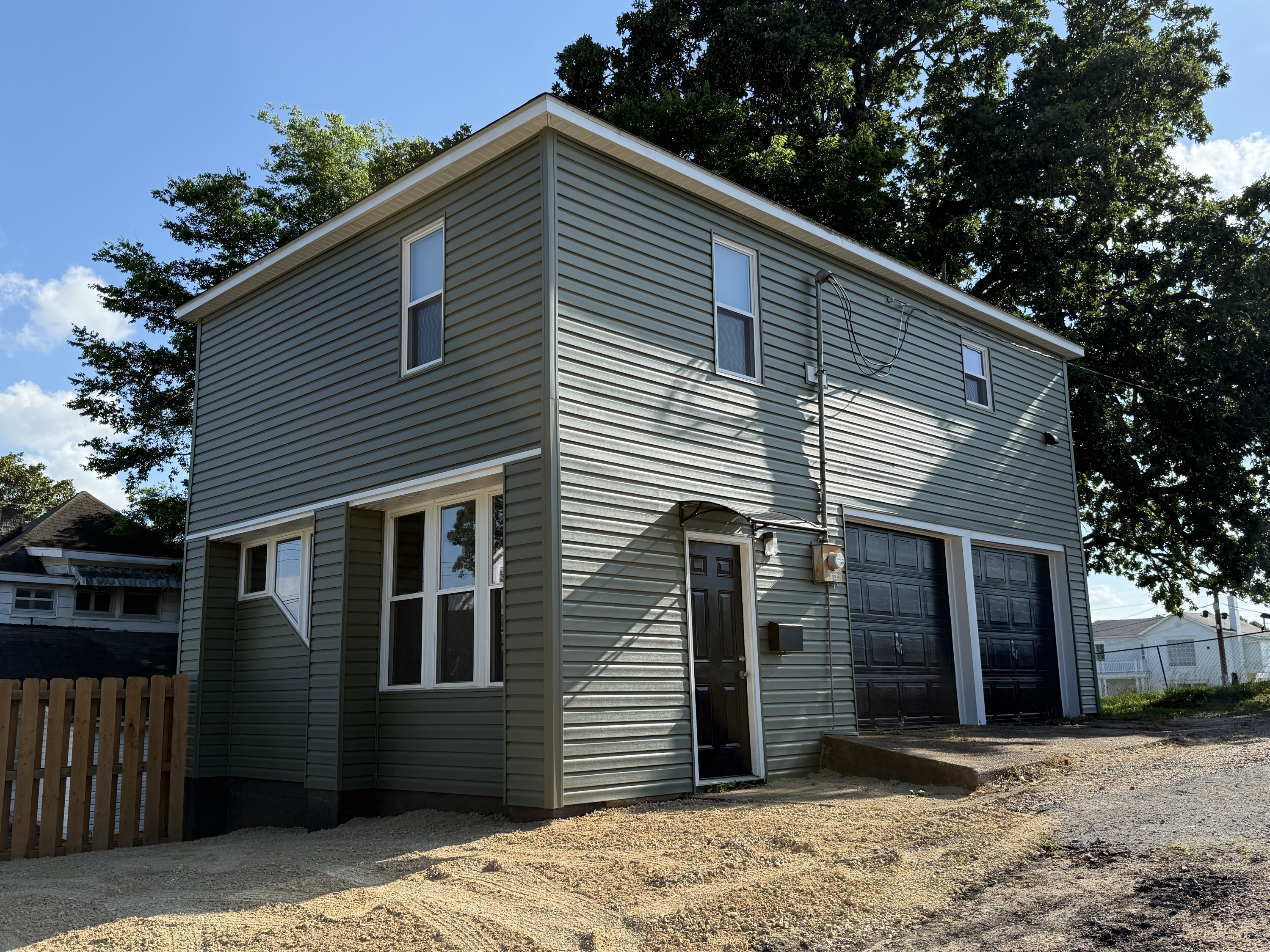 937 Vine Street Rear